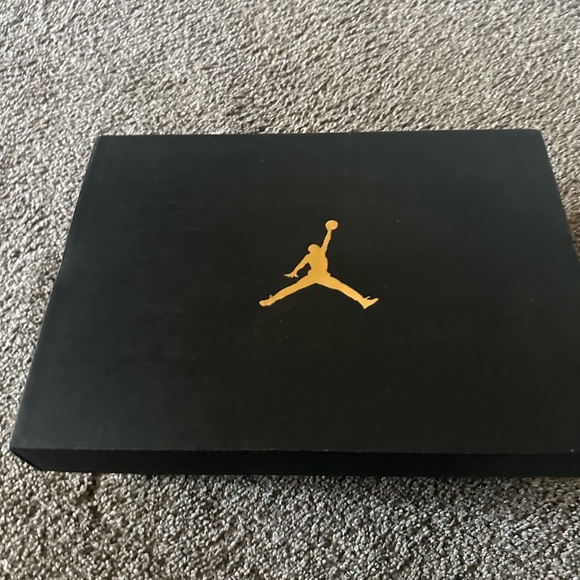 Orange air Jordan’s men’s and women’s shoe since 8 women’s size 6.5 men’s - Picture 4 of 5